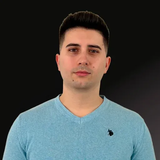 Emilian Oancea, Founder IziBook Emilian Oancea, Founder IziBook — portret profesional